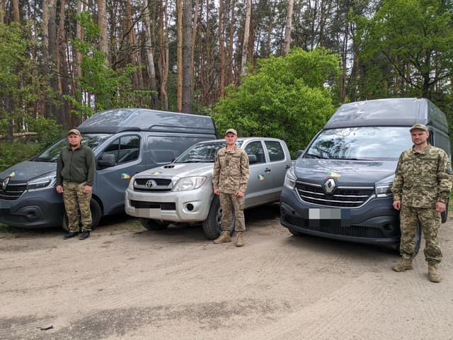 Шість нових автомобілів 2